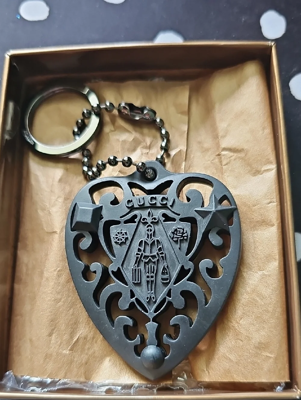 Gucci Black Filigree Heart Keyring with Gold Box - Picture 2 of 4